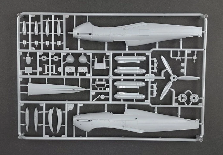 Samolot Hawker Hurricane Mk.IIb Reconnaissance 40012 Arma Hobby