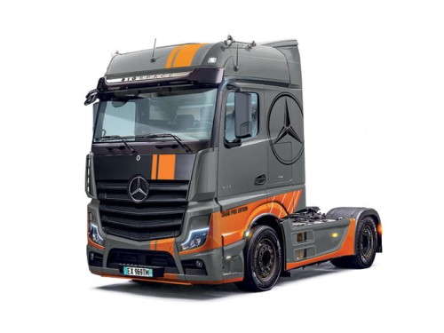 Mercedes Benz Actros MP4 Big Space Grand Prix Edition 3968 Italeri