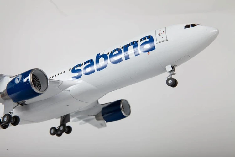 Samolot pasażerski Airbus A330-200 7047 Zvezda