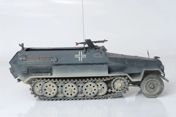 Transporter opancerzony Hanomag Sd.Kfz. 251/1 3572 Zvezda
