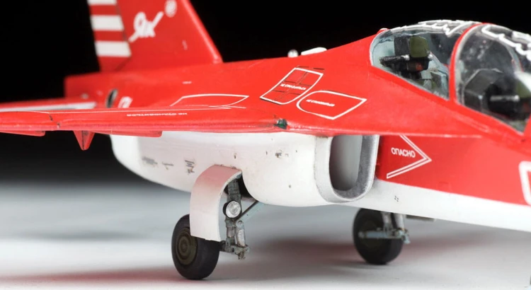 Samolot Yakovlev Yak-130 Jak-130 7316 Zvezda