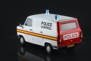 Samochód Ford Transit II radiowóz policyjny 3657 Italeri