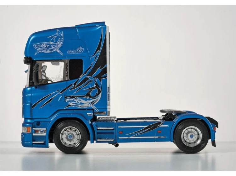 Samochód Scania R620 Blue Shark 3873 Italeri
