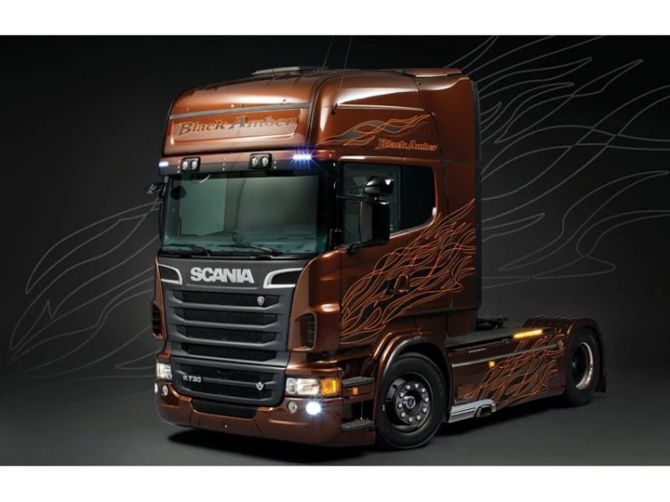 Samochód Scania R730 Black Amber 3897 Italeri
