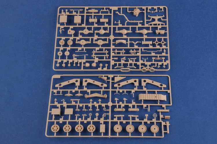 Ciężarówka KrAZ-6446 z MAZ/ChMZAP-5247G 85513 Hobby Boss