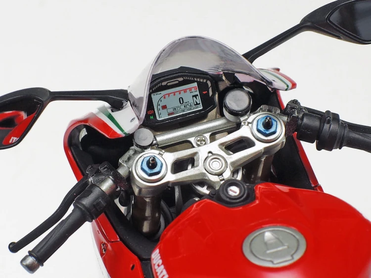Ducati 1199 Panigale S Tricolore 14132 Tamiya