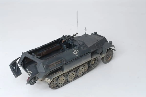 Transporter opancerzony Hanomag Sd.Kfz. 251/1 3572 Zvezda