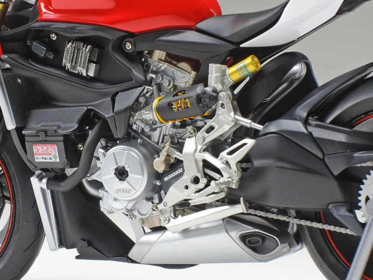 Ducati 1199 Panigale S Tricolore 14132 Tamiya