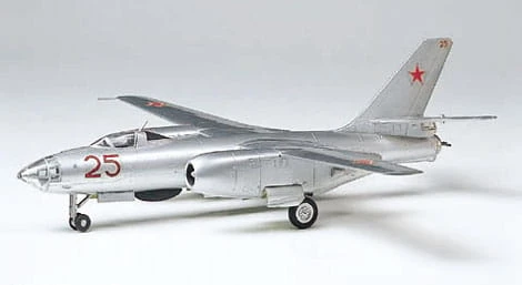Samolot Ilyushin Ił-28 Beagle 61601 Tamiya