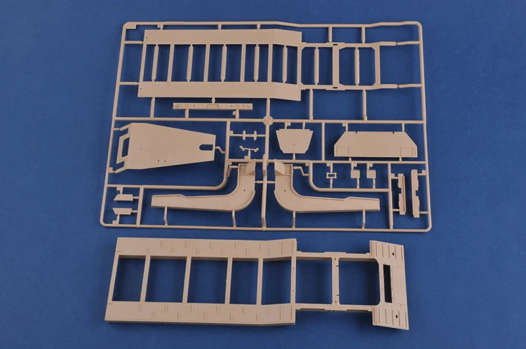 Ciężarówka KrAZ-6446 z MAZ/ChMZAP-5247G 85513 Hobby Boss