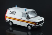 Samochód Ford Transit II radiowóz policyjny 3657 Italeri