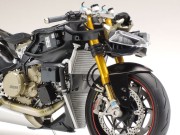 Ducati 1199 Panigale S Tricolore 14132 Tamiya