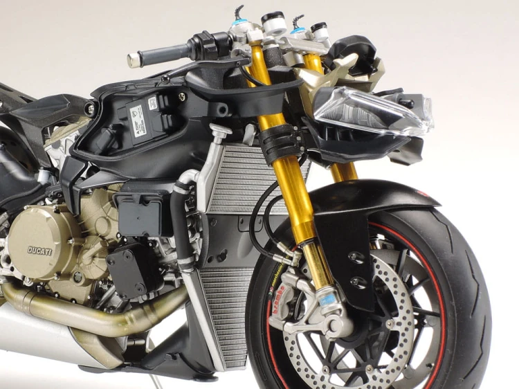 Ducati 1199 Panigale S Tricolore 14132 Tamiya
