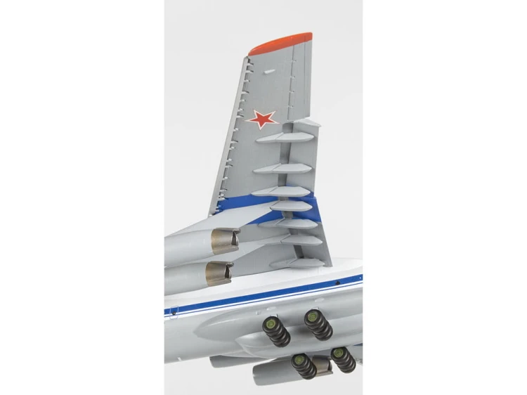 Samolot Iljuszyn Ił-76MD 7011 Zvezda