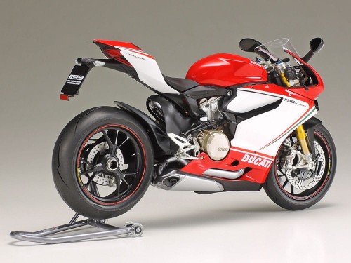 Ducati 1199 Panigale S Tricolore 14132 Tamiya