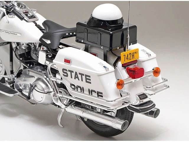 Motocykl Harley Davidson FLH1200 Policja 16038 Tamiya