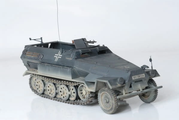 Transporter opancerzony Hanomag Sd.Kfz. 251/1 3572 Zvezda