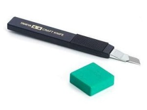 Nożyk modelarski z ostrzem łamanym