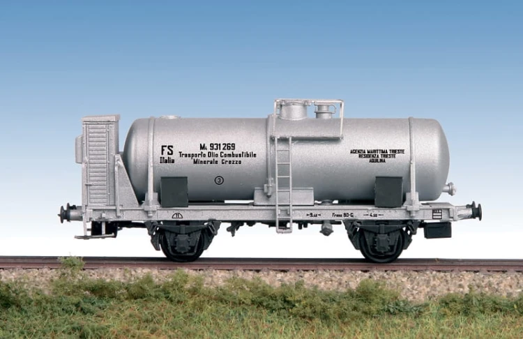 Wagon cysterna z kabiną hamulcową 8706 Italeri