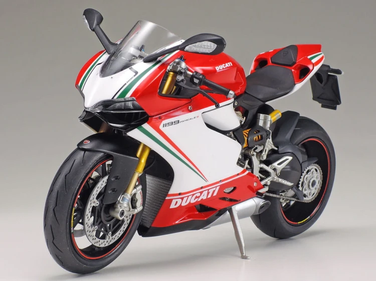 Ducati 1199 Panigale S Tricolore 14132 Tamiya